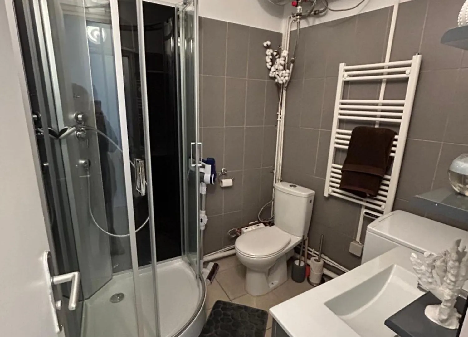 Grand Studio Entierement Renove Au Coeur De *